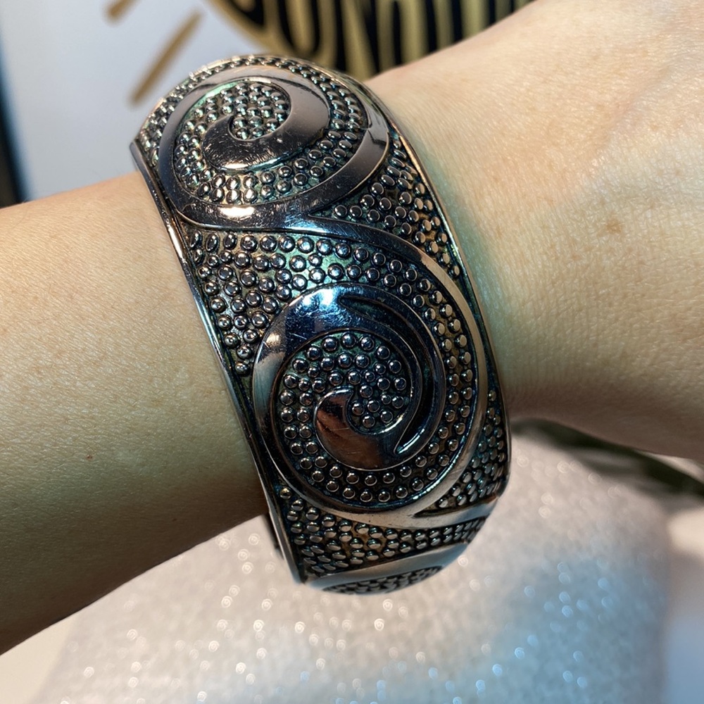 🎁 3 for $15. Hinged Chunky Metal Bangle Bracelet